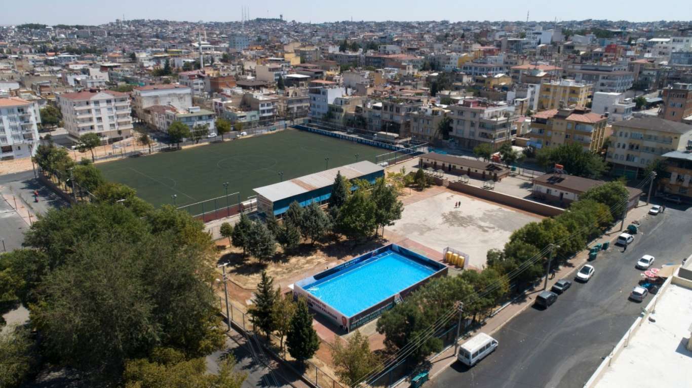 Gaziantep’te çocuklar için mobil yüzme havuzları kuruldu